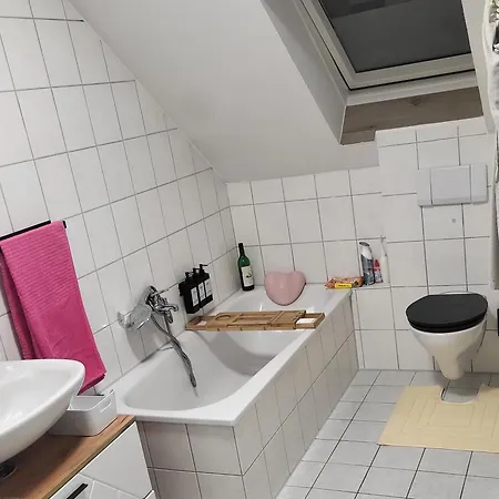 Einfamilienhaus Mit Zwei Separaten Zimmern In Spelle, Niedersachsen De Apartment *